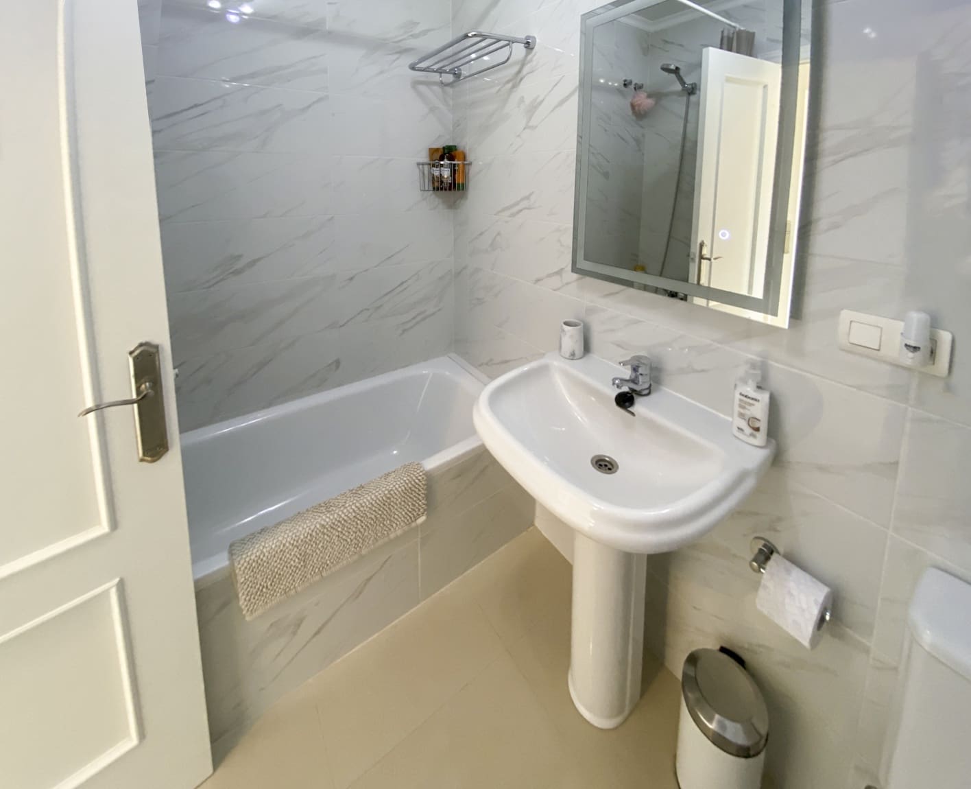 2 bedroom Beach Apartment for sale in Nerja with pool - € 339,000 (Ref: 9232250)