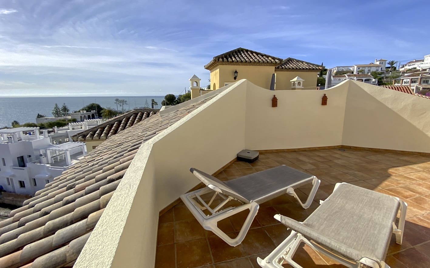 2 bedroom Beach Apartment for sale in Nerja with pool - € 339,000 (Ref: 9232250)
