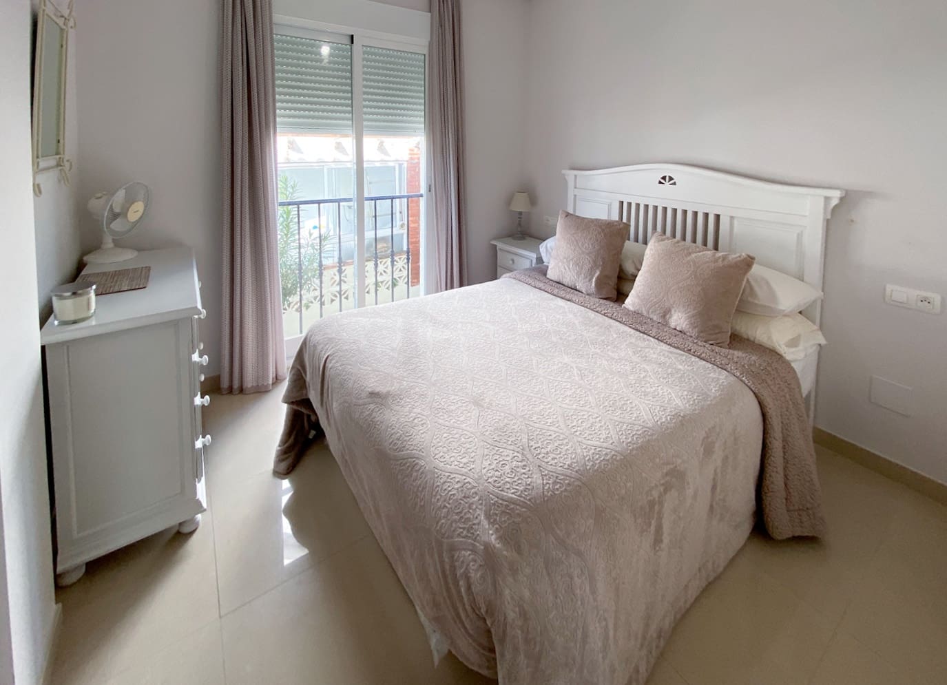 2 bedroom Beach Apartment for sale in Nerja with pool - € 339,000 (Ref: 9232250)