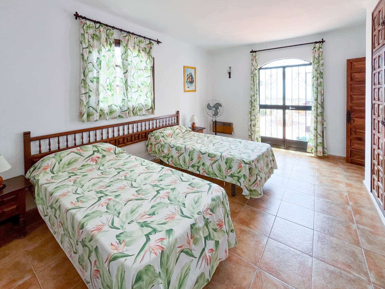 4 sovrum Villa till salu i Nerja med pool - 450 000 € (Ref: 9256719)