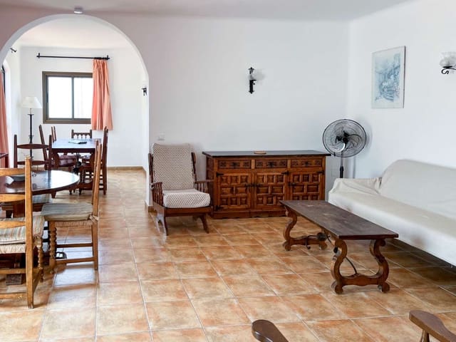 4 sovrum Villa till salu i Nerja med pool - 450 000 € (Ref: 9256719)