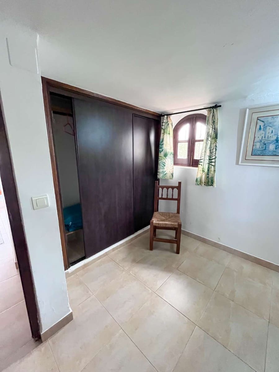 4 sovrum Villa till salu i Nerja med pool - 450 000 € (Ref: 9256719)