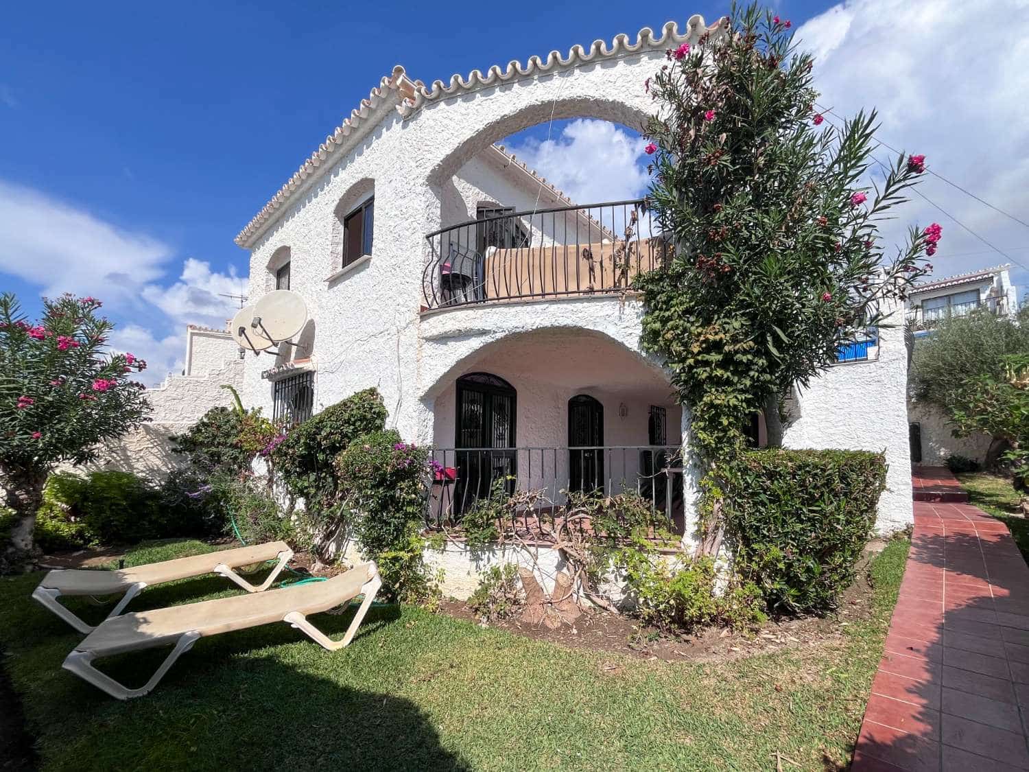 4 sovrum Villa till salu i Nerja med pool - 450 000 € (Ref: 9256719)