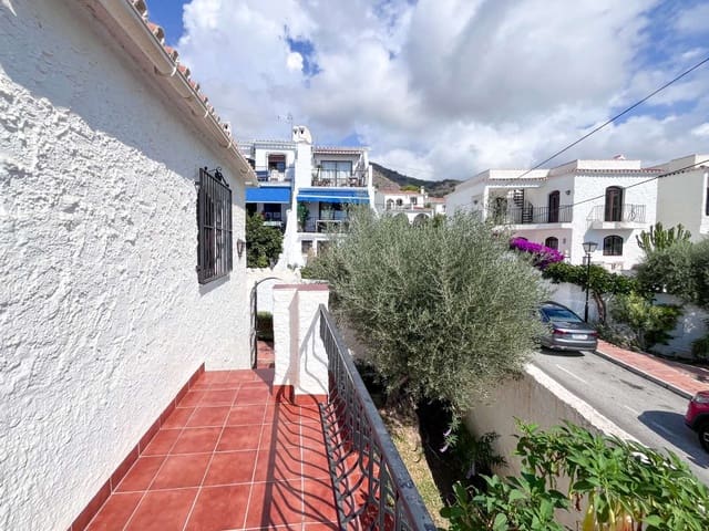 4 sovrum Villa till salu i Nerja med pool - 450 000 € (Ref: 9256719)