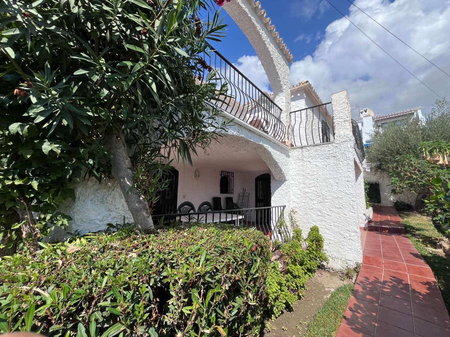 4 sovrum Villa till salu i Nerja med pool - 450 000 € (Ref: 9256719)