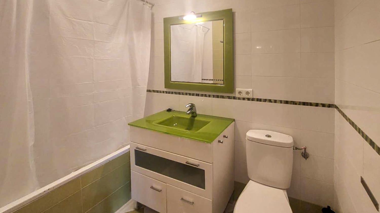 3 chambre Villa/Maison Mitoyenne à vendre à Nerja avec piscine - 325 000 € (Ref: 9290950)