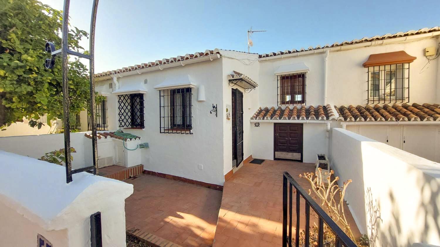 3 chambre Villa/Maison Mitoyenne à vendre à Nerja avec piscine - 325 000 € (Ref: 9290950)