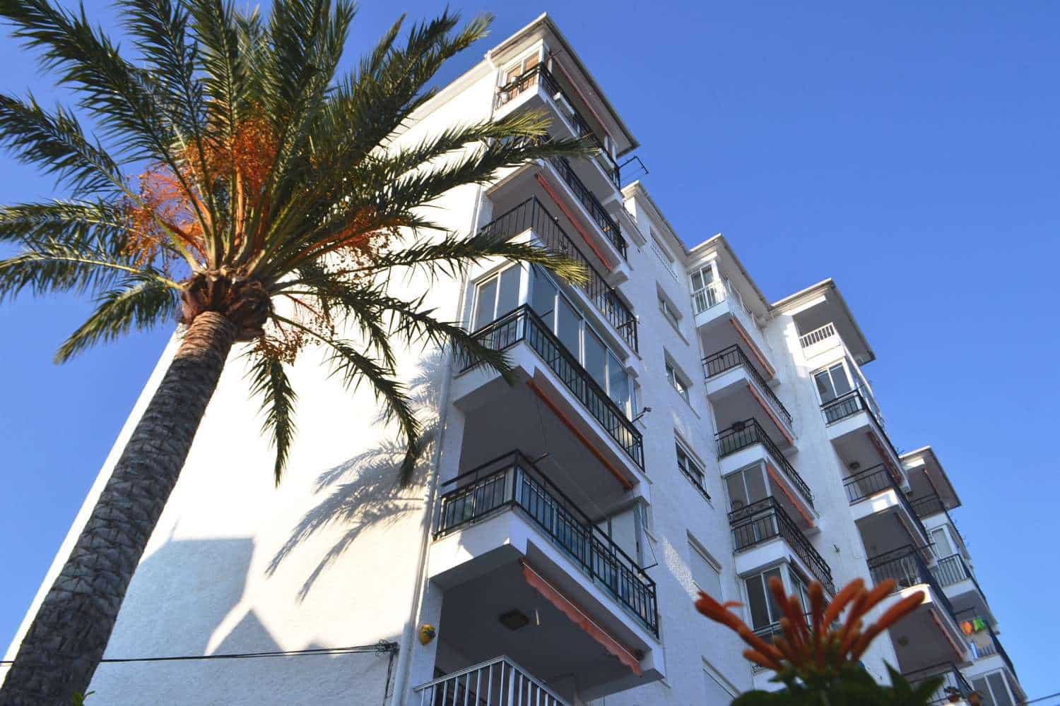 2 sovrum Lägenhet till salu i Nerja med pool - 279 000 € (Ref: 9337494)