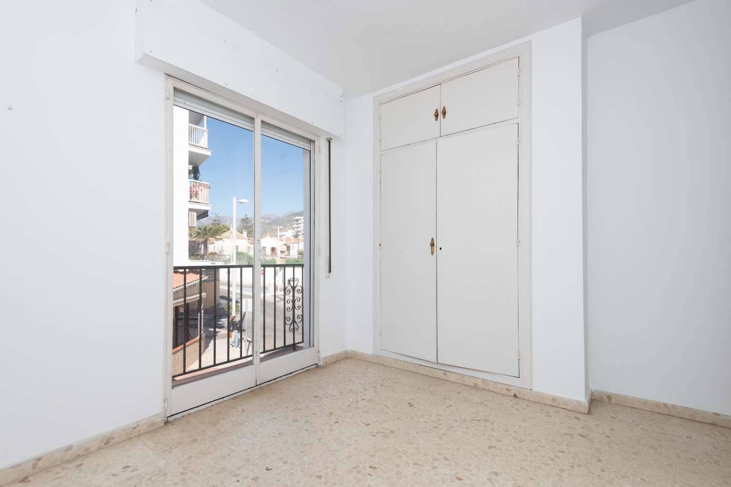4 bedroom Apartment for sale in Nerja - € 350,000 (Ref: 9376555)
