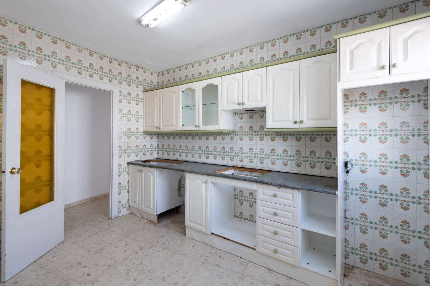 4 bedroom Apartment for sale in Nerja - € 350,000 (Ref: 9376555)