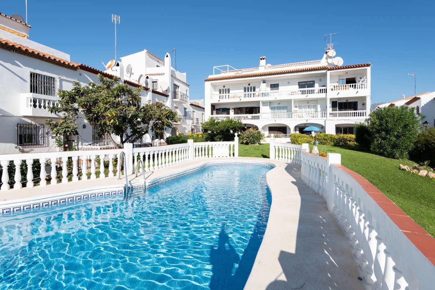1 chambre Appartement à vendre à Nerja avec piscine - 299 000 € (Ref: 9418893)