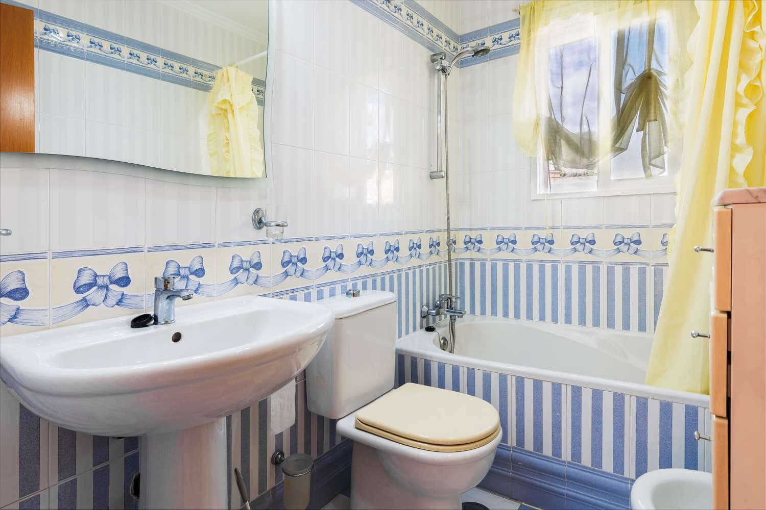 4 sovrum Villa till salu i Torrox med pool garage - 795 000 € (Ref: 9424263)