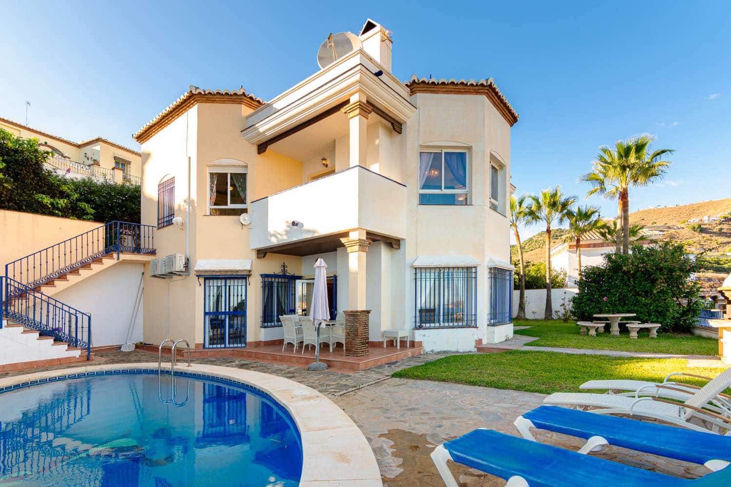 4 sovrum Villa till salu i Torrox med pool garage - 795 000 € (Ref: 9424263)