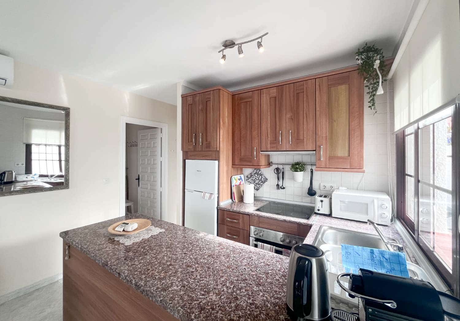 2 makuuhuone Asunto myytävänä paikassa Nerja mukana uima-altaan - 289 000 € (Ref: 9503811)