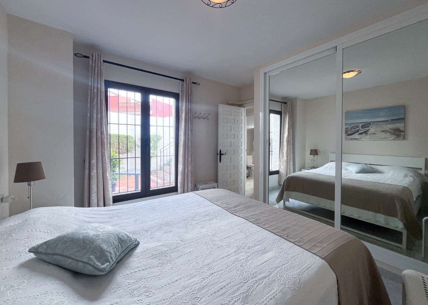 2 makuuhuone Asunto myytävänä paikassa Nerja mukana uima-altaan - 289 000 € (Ref: 9503811)