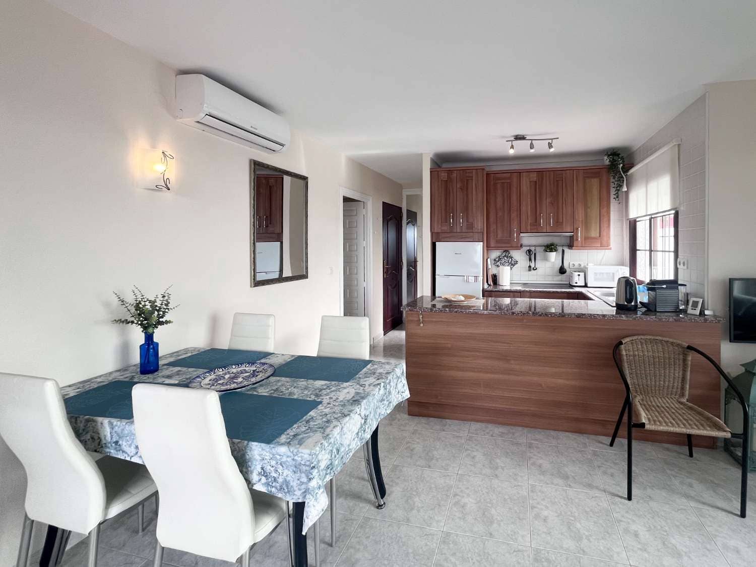 2 makuuhuone Asunto myytävänä paikassa Nerja mukana uima-altaan - 289 000 € (Ref: 9503811)