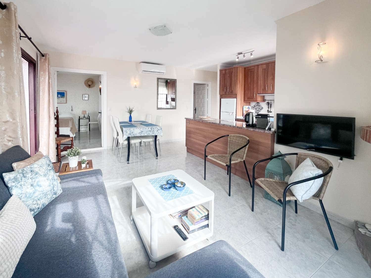 2 makuuhuone Asunto myytävänä paikassa Nerja mukana uima-altaan - 289 000 € (Ref: 9503811)