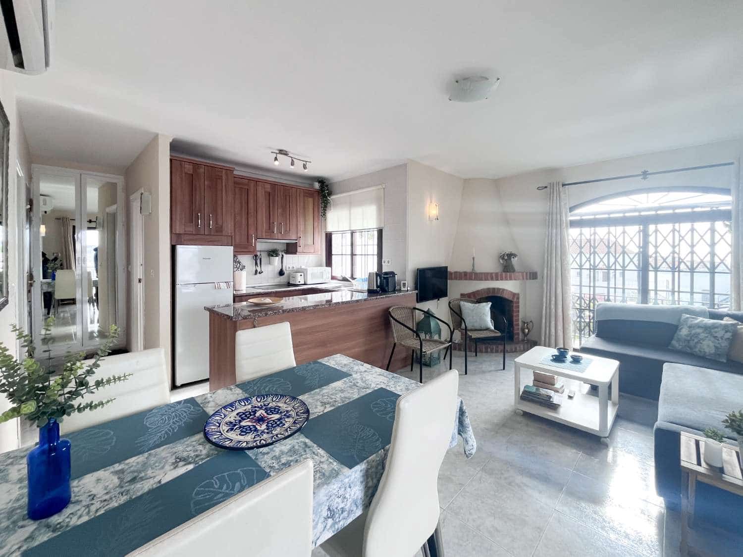 2 makuuhuone Asunto myytävänä paikassa Nerja mukana uima-altaan - 289 000 € (Ref: 9503811)