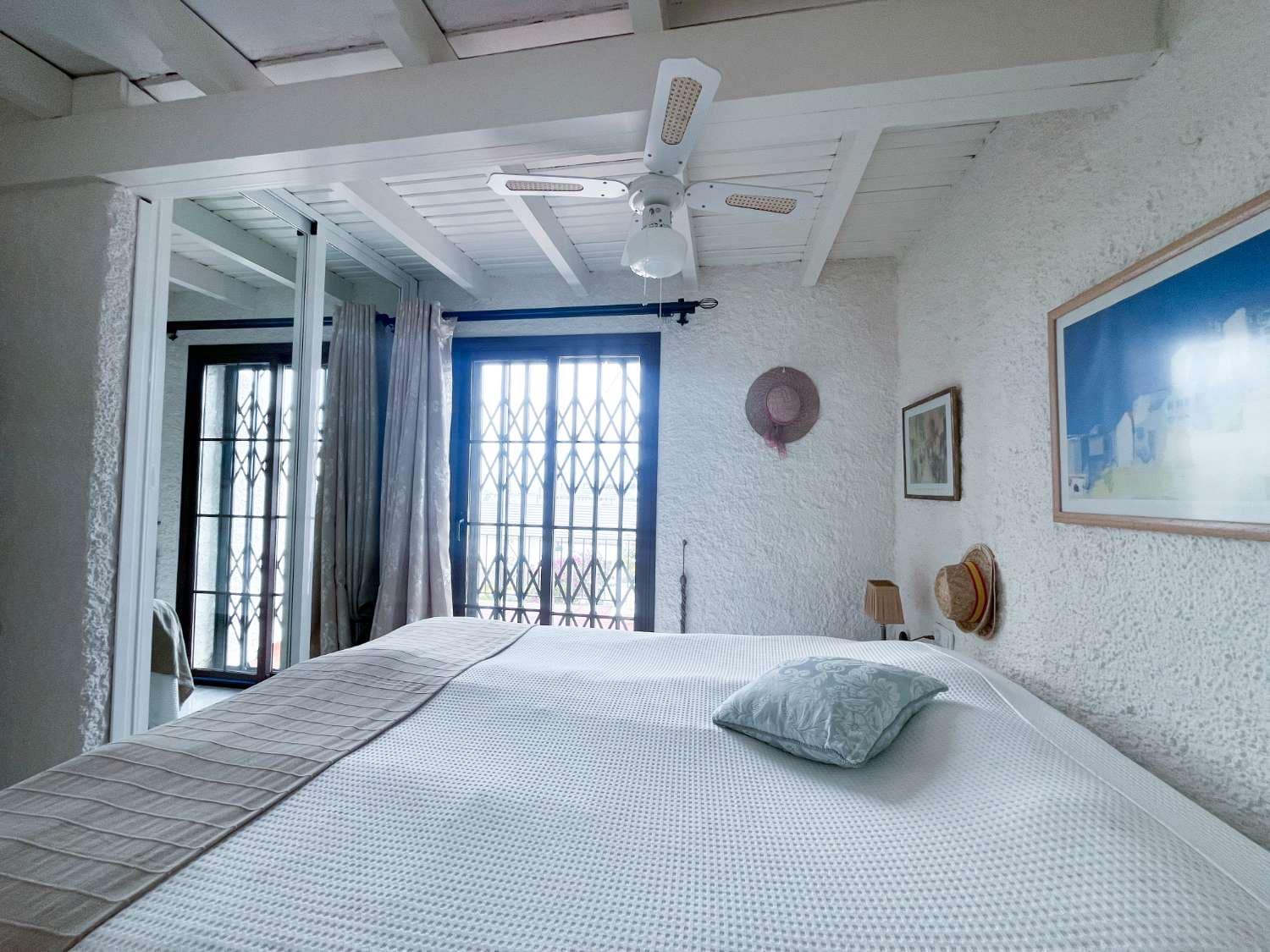 2 makuuhuone Asunto myytävänä paikassa Nerja mukana uima-altaan - 289 000 € (Ref: 9503811)