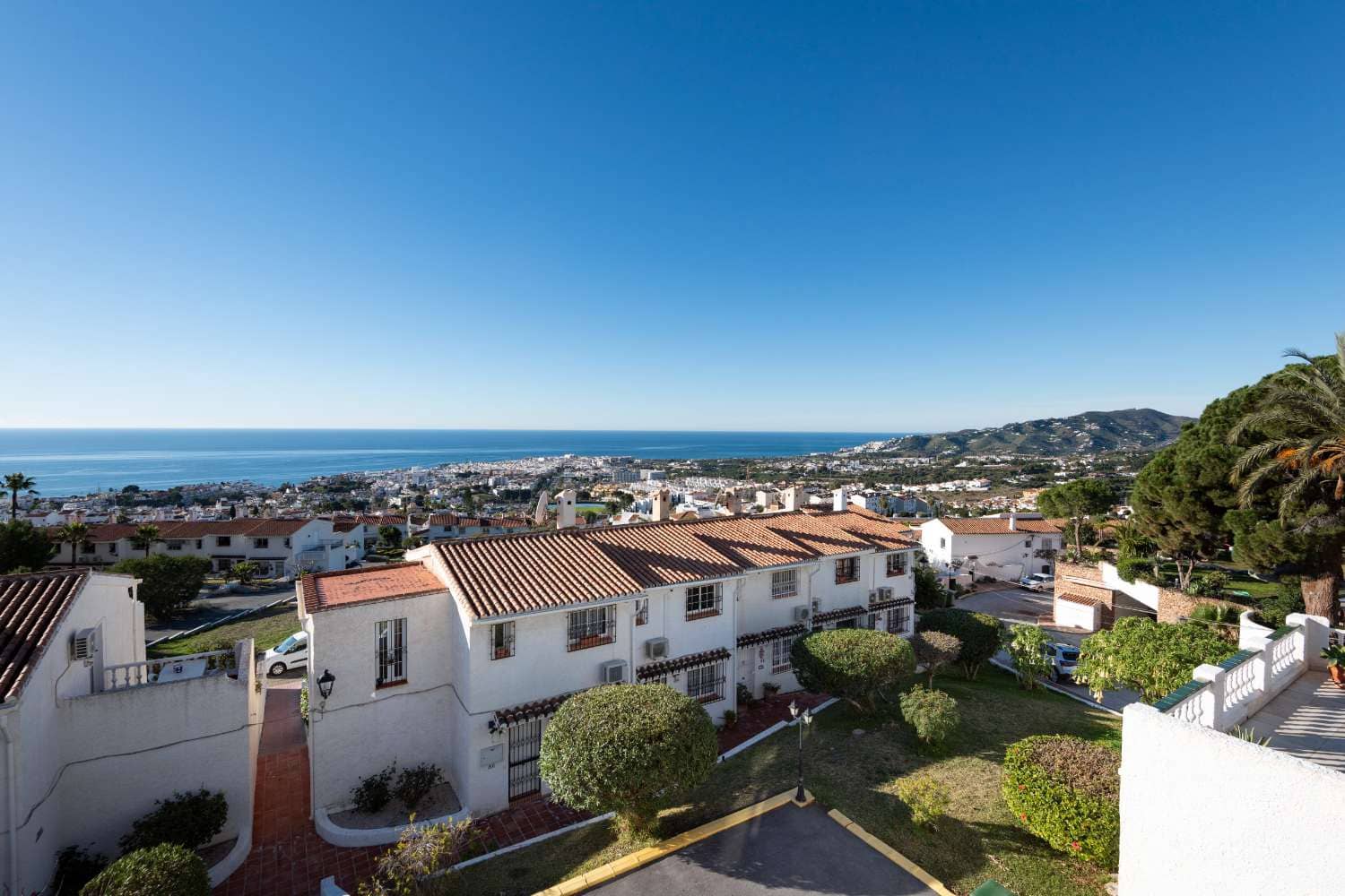 2 soveværelse Rækkehus til salg i Nerja med swimmingpool garage - € 379.000 (Ref: 9535613)