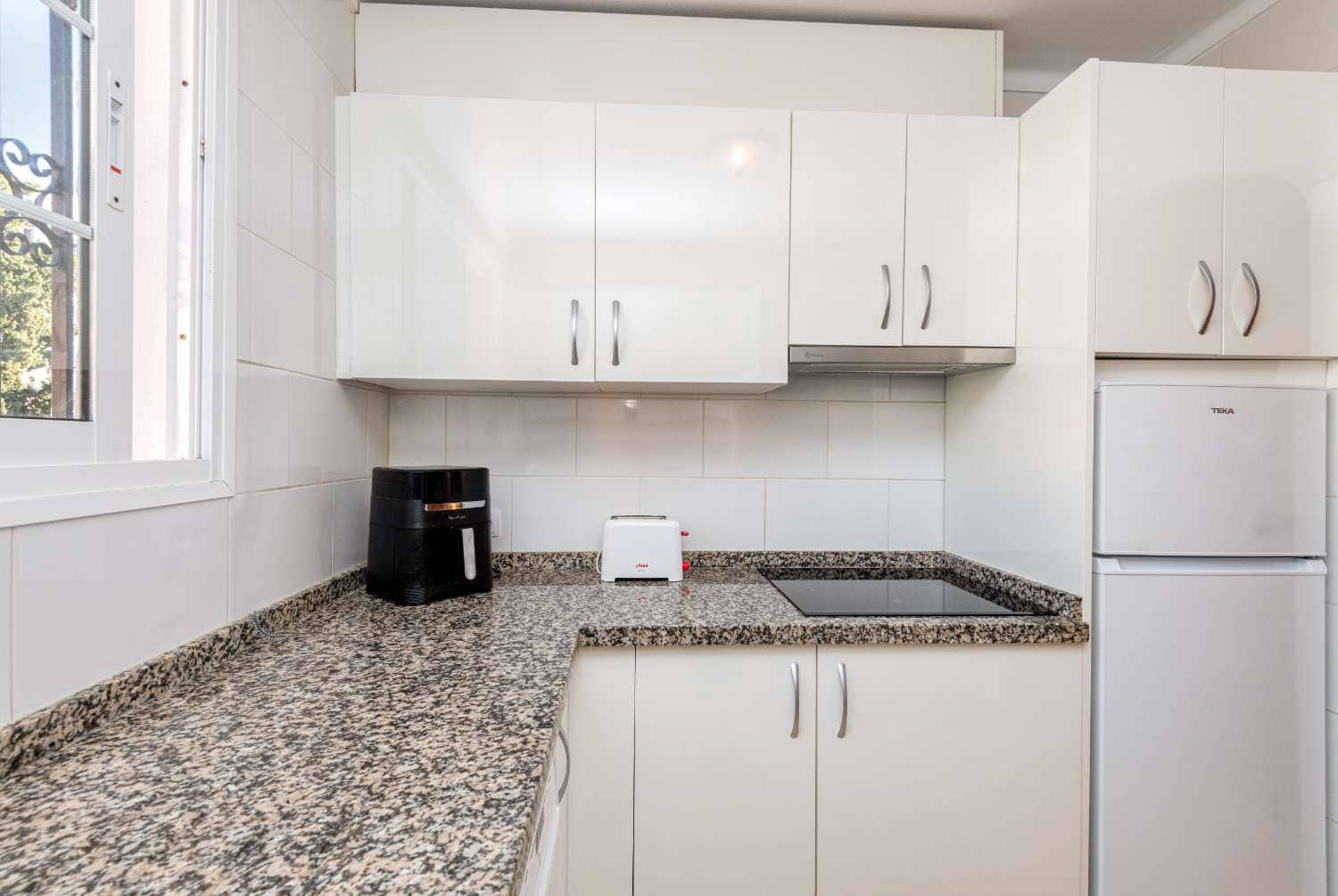 2 soveværelse Rækkehus til salg i Nerja med swimmingpool garage - € 379.000 (Ref: 9535613)