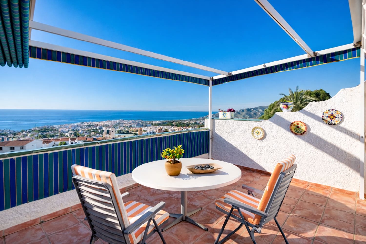 2 soveværelse Rækkehus til salg i Nerja med swimmingpool garage - € 379.000 (Ref: 9535613)