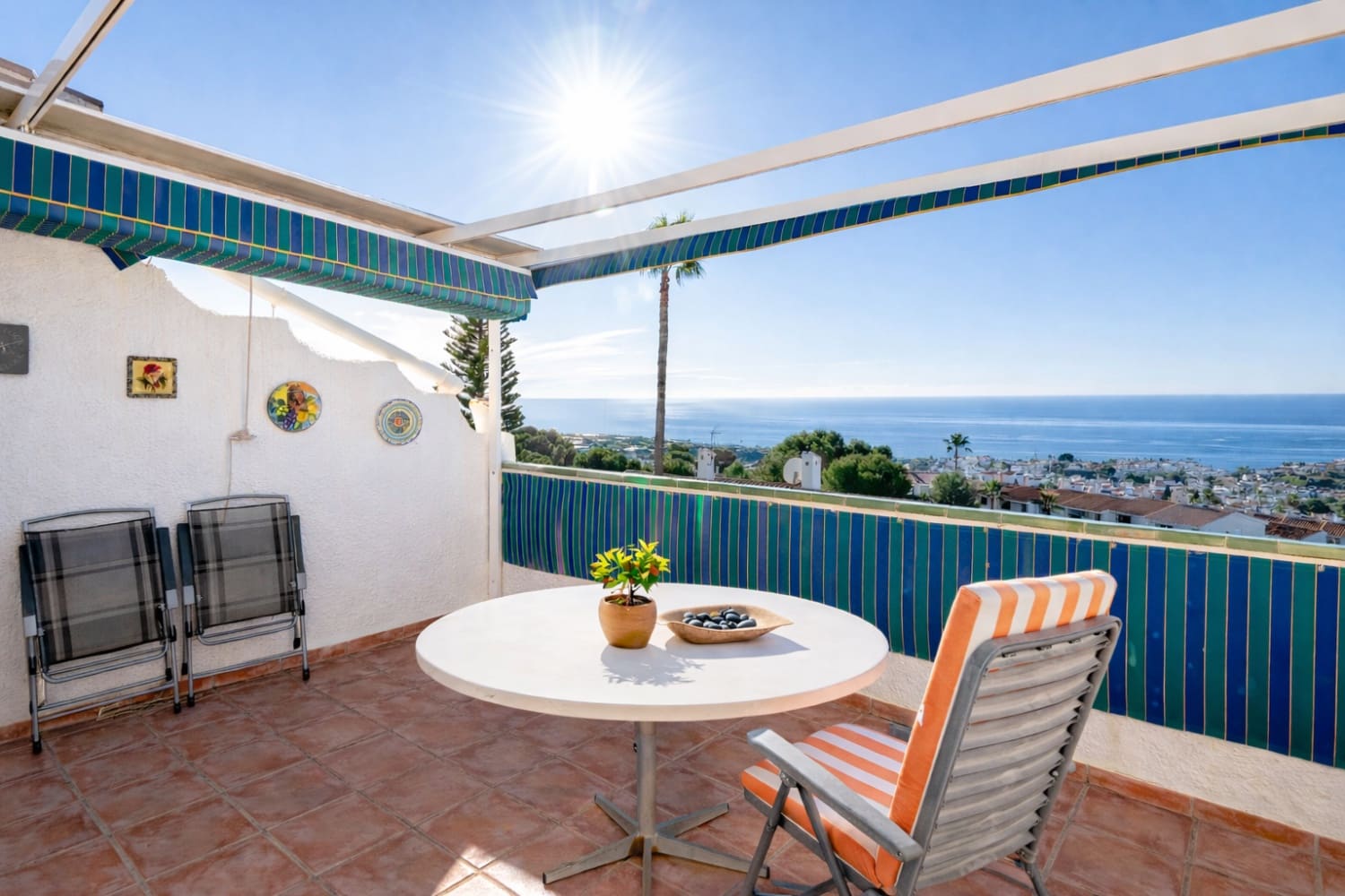 2 soveværelse Rækkehus til salg i Nerja med swimmingpool garage - € 379.000 (Ref: 9535613)