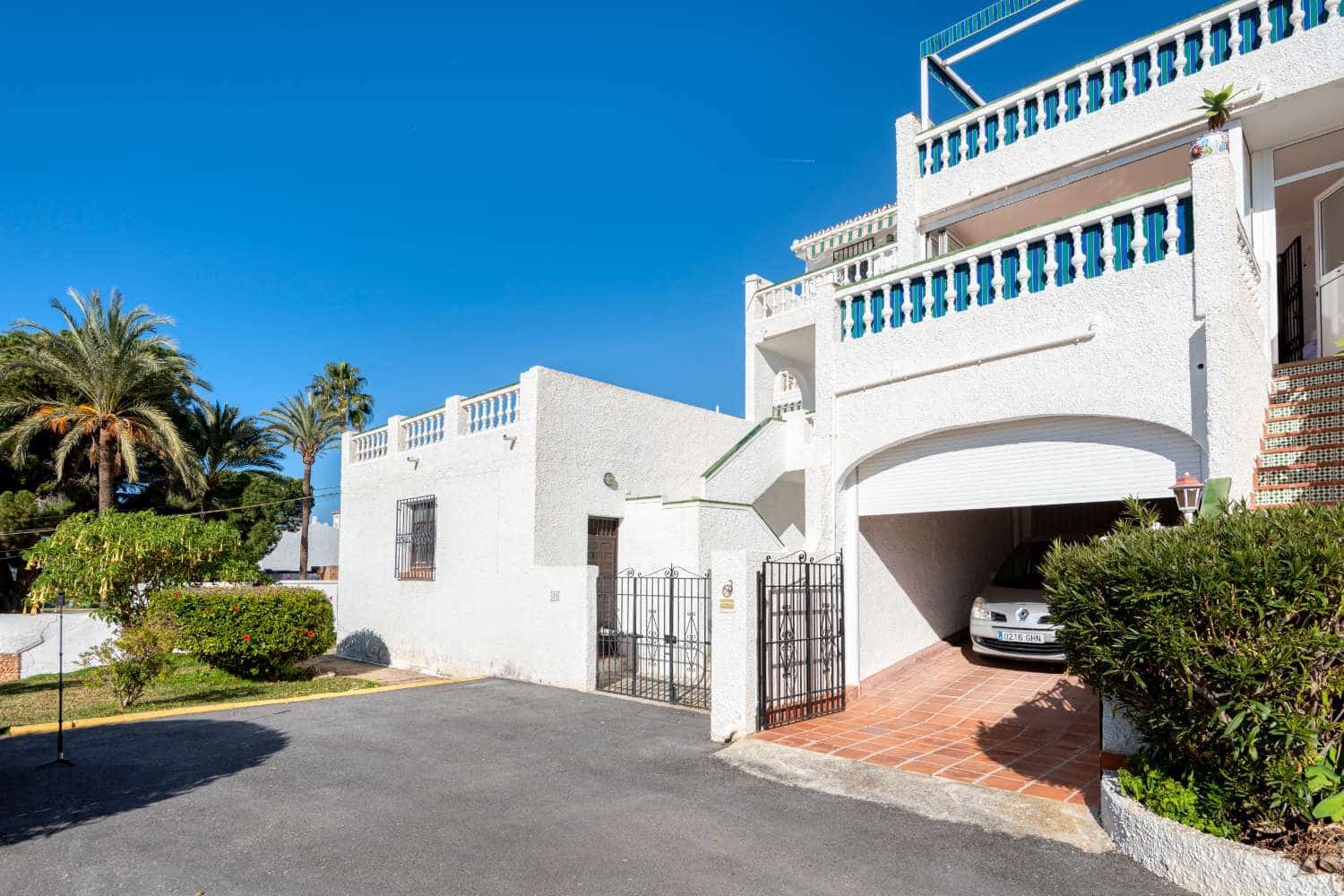 2 soveværelse Rækkehus til salg i Nerja med swimmingpool garage - € 379.000 (Ref: 9535613)
