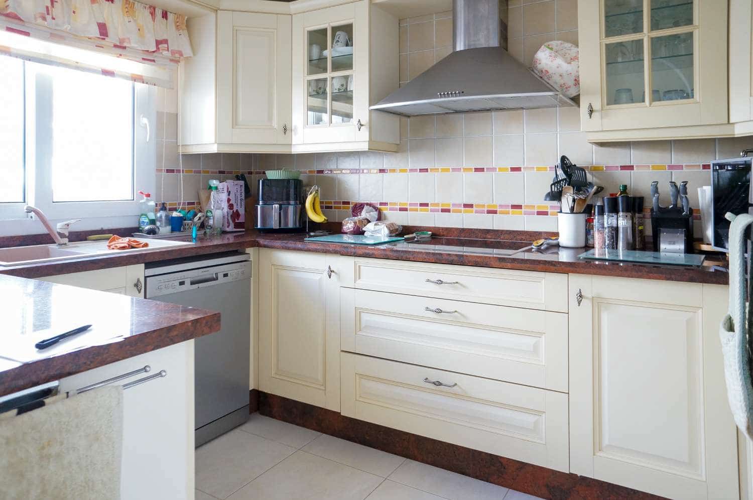 3 Zimmer Villa zu verkaufen in Maro mit Pool - 399.000 € (Ref: 9543002)