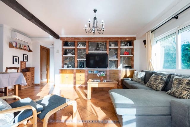 2 makuuhuone Ranta-asunto myytävänä paikassa Burriana, Nerja mukana uima-altaan - 279 000 € (Ref: 9560874)