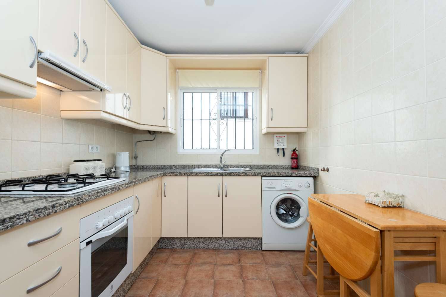 2 slaapkamer Rijtjeshuis te koop in Nerja met zwembad - € 329.000 (Ref: 9600984)