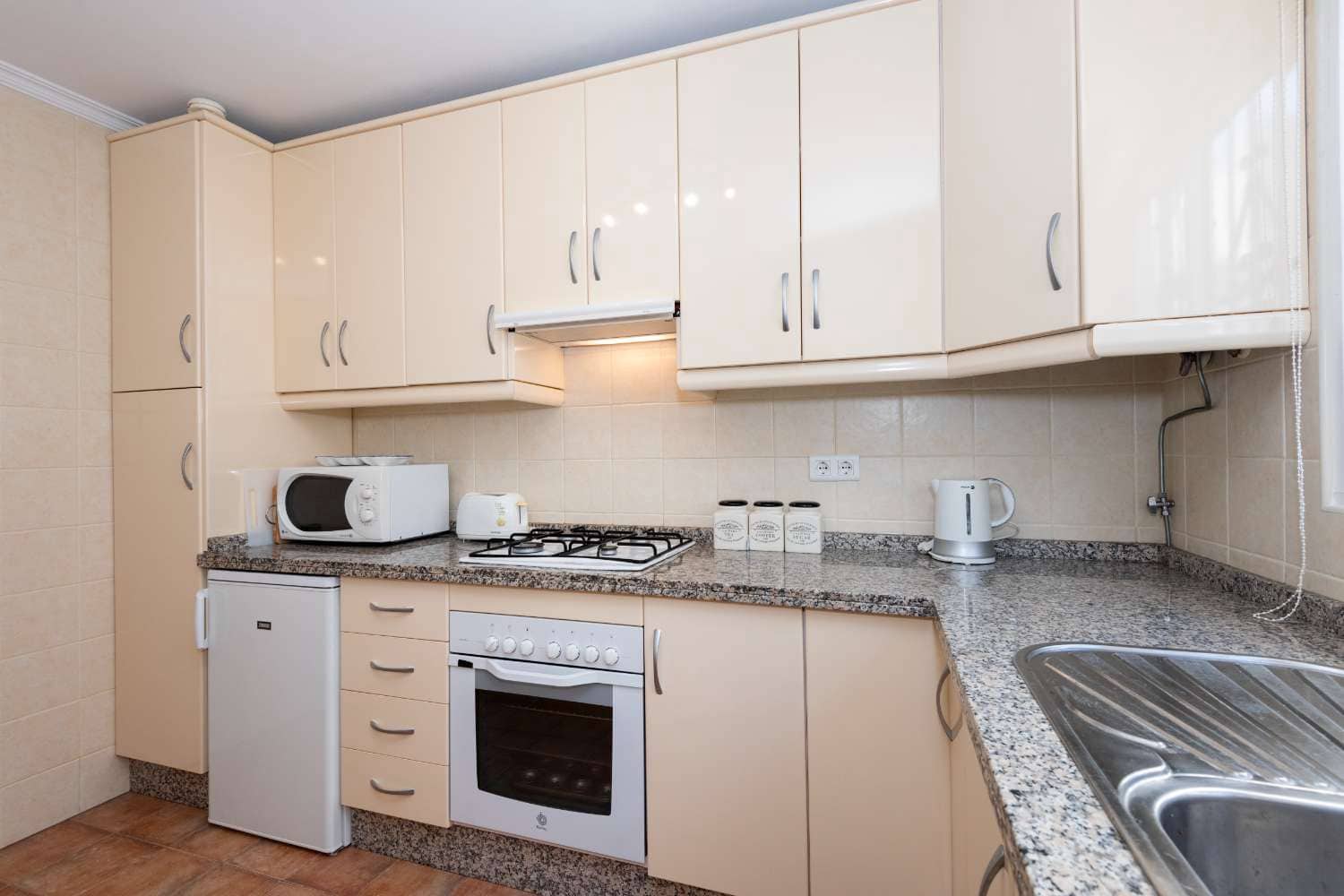 2 slaapkamer Rijtjeshuis te koop in Nerja met zwembad - € 329.000 (Ref: 9600984)