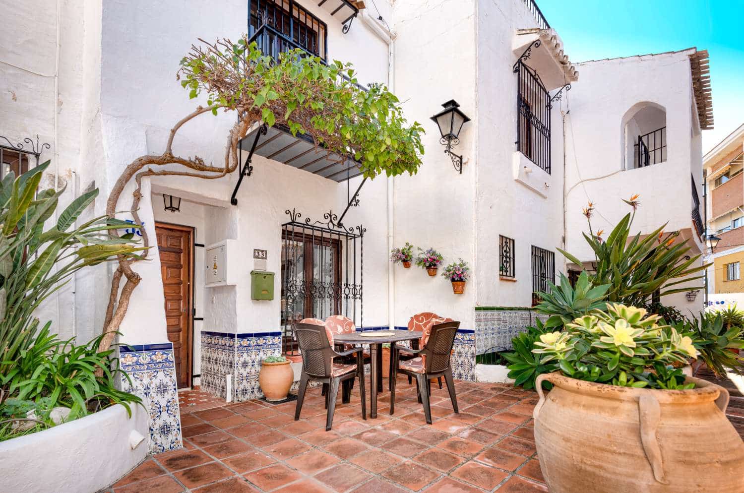 2 slaapkamer Rijtjeshuis te koop in Nerja met zwembad - € 329.000 (Ref: 9600984)
