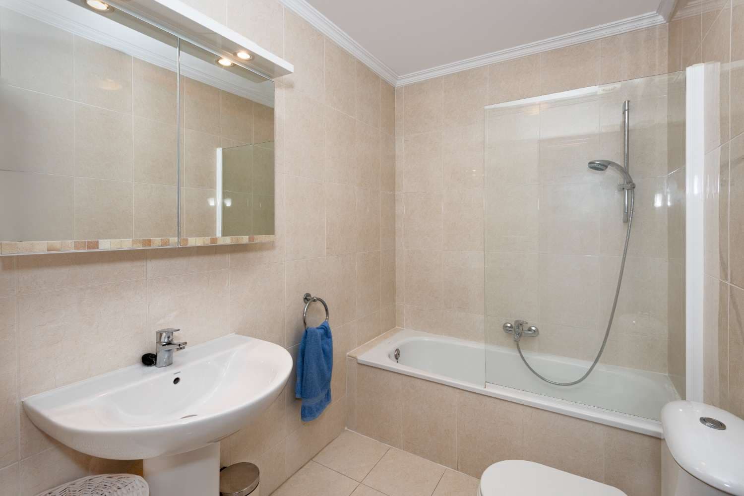 2 slaapkamer Rijtjeshuis te koop in Nerja met zwembad - € 329.000 (Ref: 9600984)