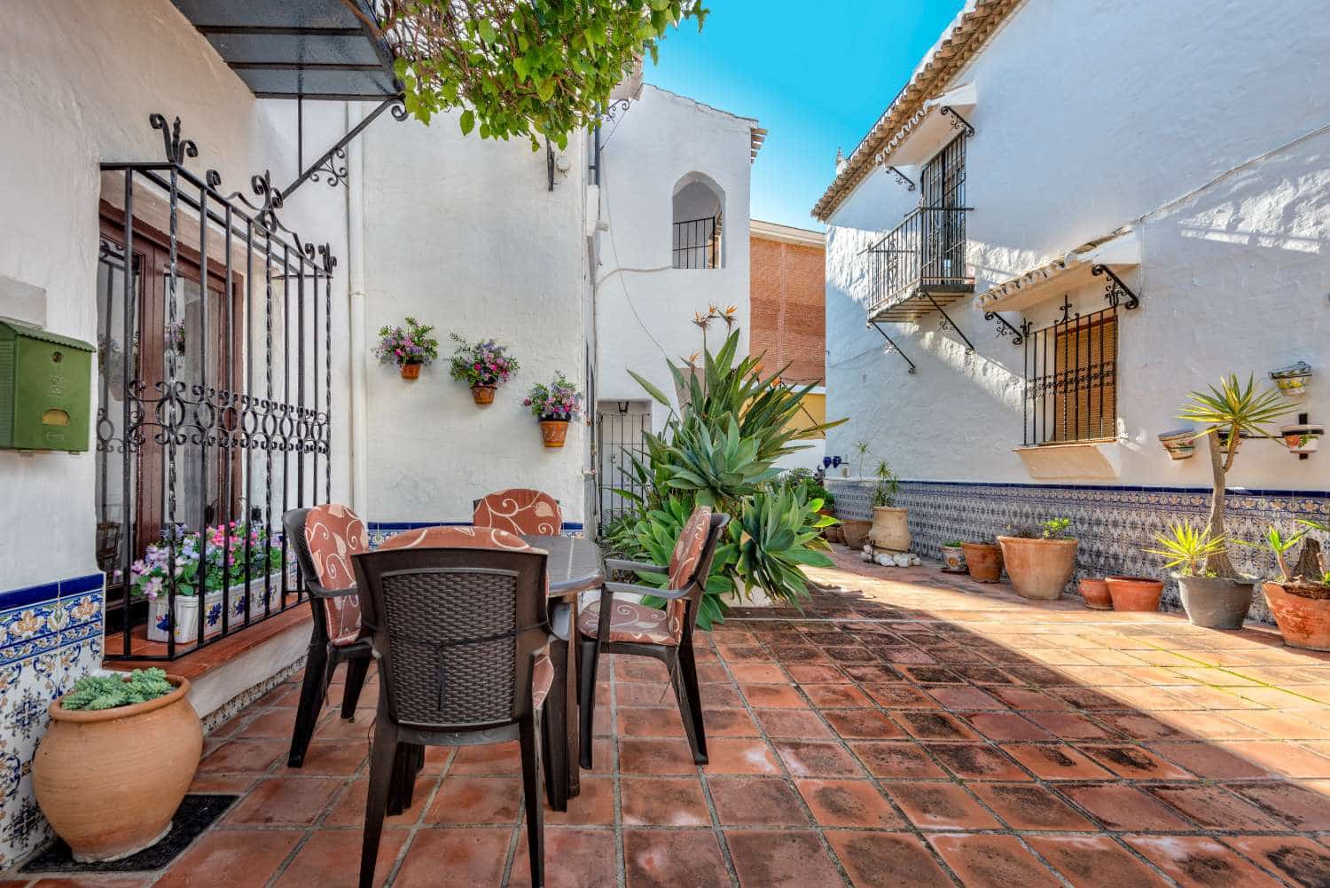 2 slaapkamer Rijtjeshuis te koop in Nerja met zwembad - € 329.000 (Ref: 9600984)