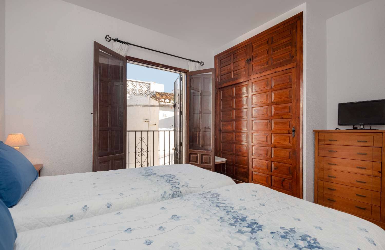 2 slaapkamer Rijtjeshuis te koop in Nerja met zwembad - € 329.000 (Ref: 9600984)