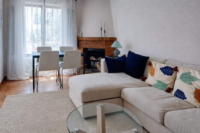 2 soveværelse Semi-Rækkehus til salg i Nueva Nerja, Nerja med swimmingpool - € 329.000 (Ref: 9618888)