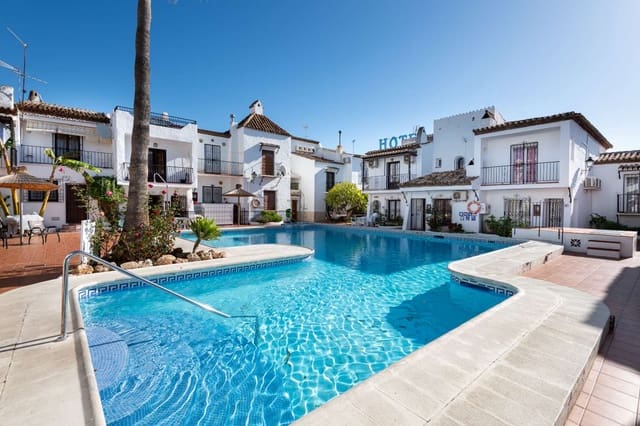 2 soveværelse Semi-Rækkehus til salg i Nueva Nerja, Nerja med swimmingpool - € 329.000 (Ref: 9618888)