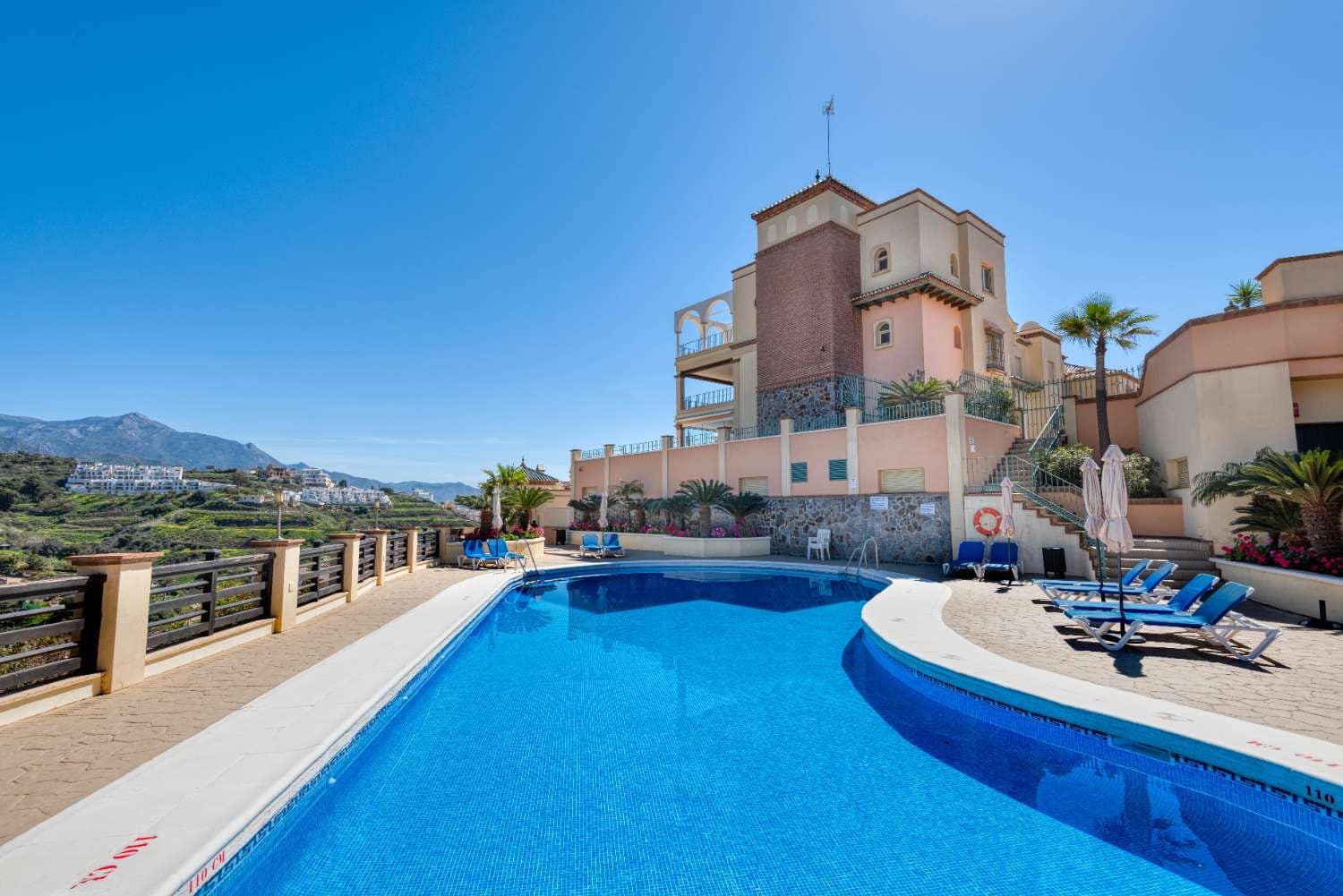 2 soverom Leilighet til salgs i El Penoncillo med svømmebasseng garasje - € 445 000 (Ref: 9627154)