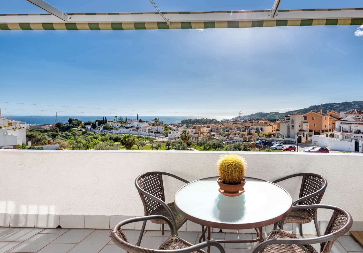 2 sovrum Lägenhet till salu i Nerja med pool - 239 000 € (Ref: 9658275)