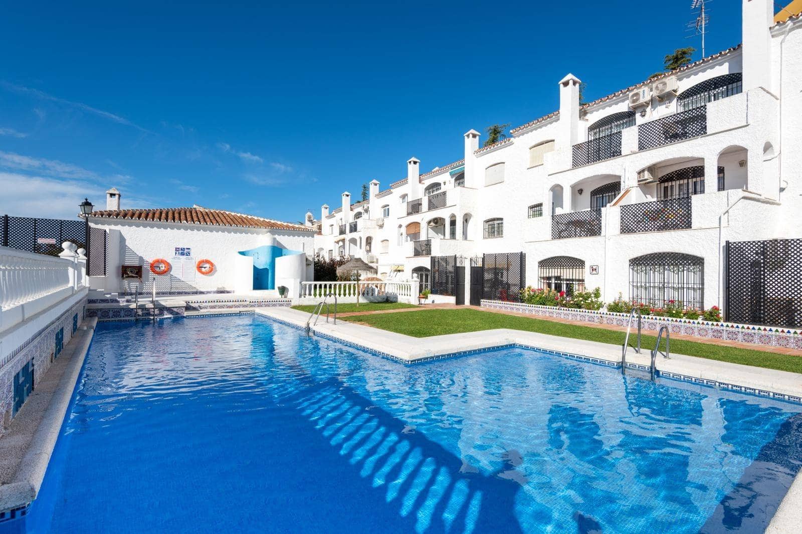 2 bedroom Terraced Villa for sale in Nerja with pool - € 349,000 (Ref: 9669896)