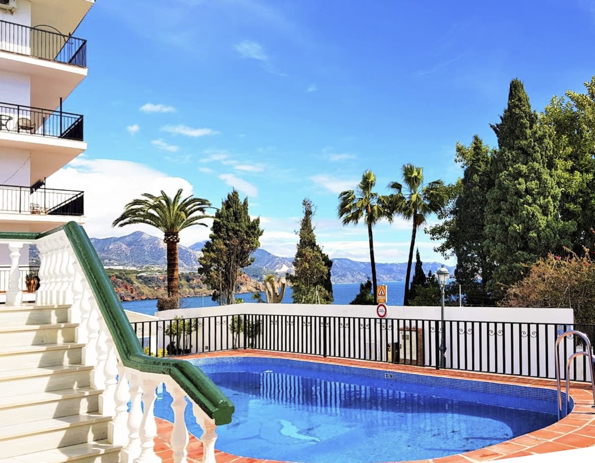 1 quarto Apartamento de Praia para venda em Nerja com piscina - 365 000 € (Ref: 9682344)