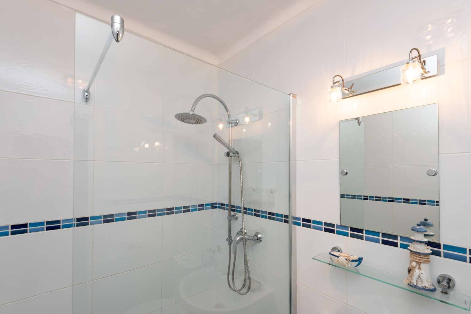 2 bedroom Beach Apartment for sale in Nerja with pool - € 279,000 (Ref: 9714463)