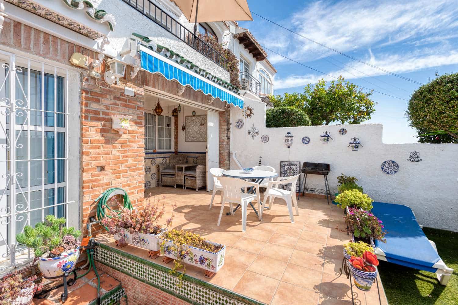 2 bedroom Beach Apartment for sale in Nerja with pool - € 279,000 (Ref: 9714463)