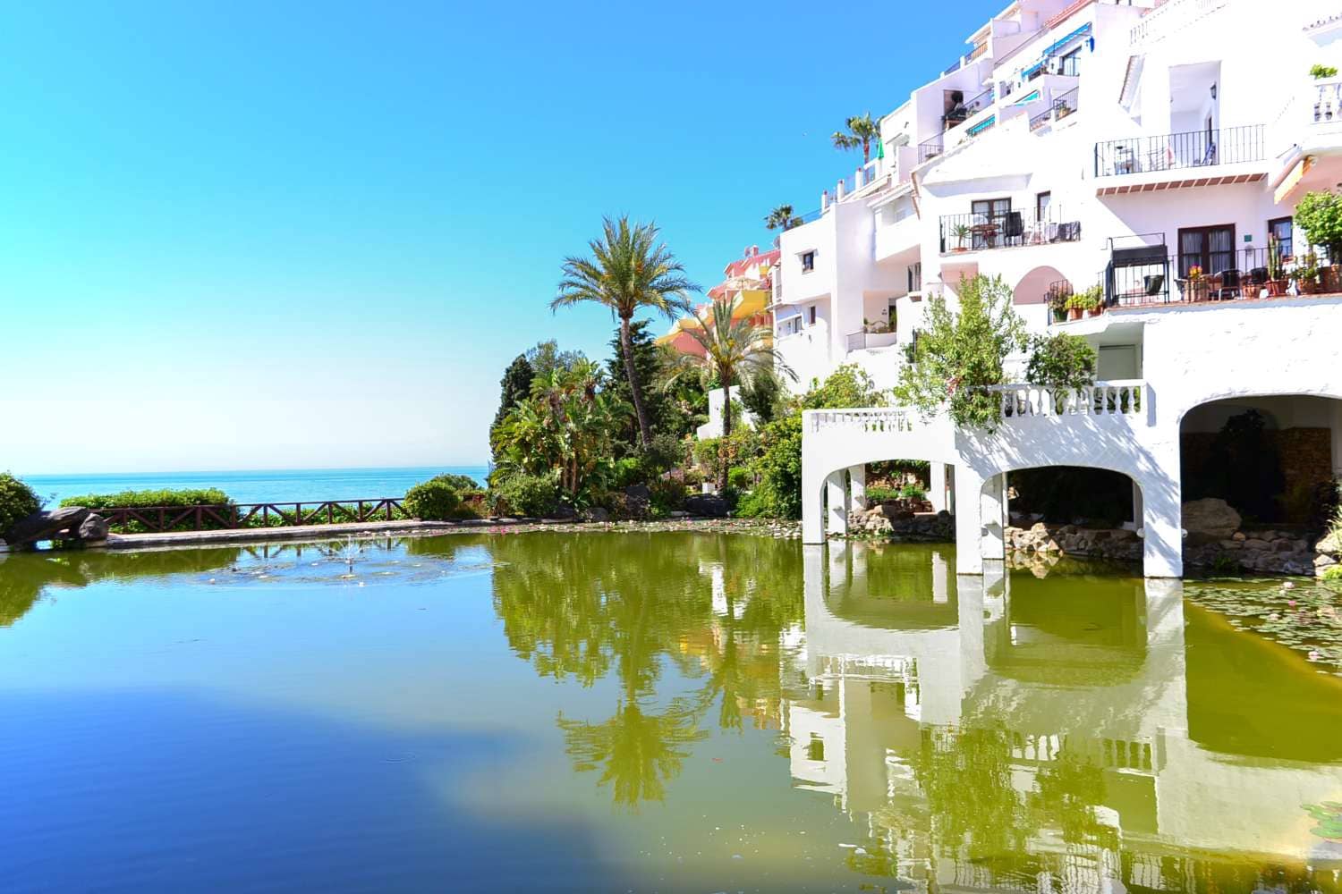1 bedroom Beach Apartment for sale in Nerja with pool - € 340,000 (Ref: 9714464)