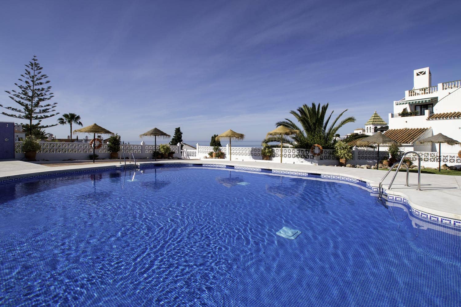 1 bedroom Beach Apartment for sale in Nerja with pool - € 340,000 (Ref: 9714464)