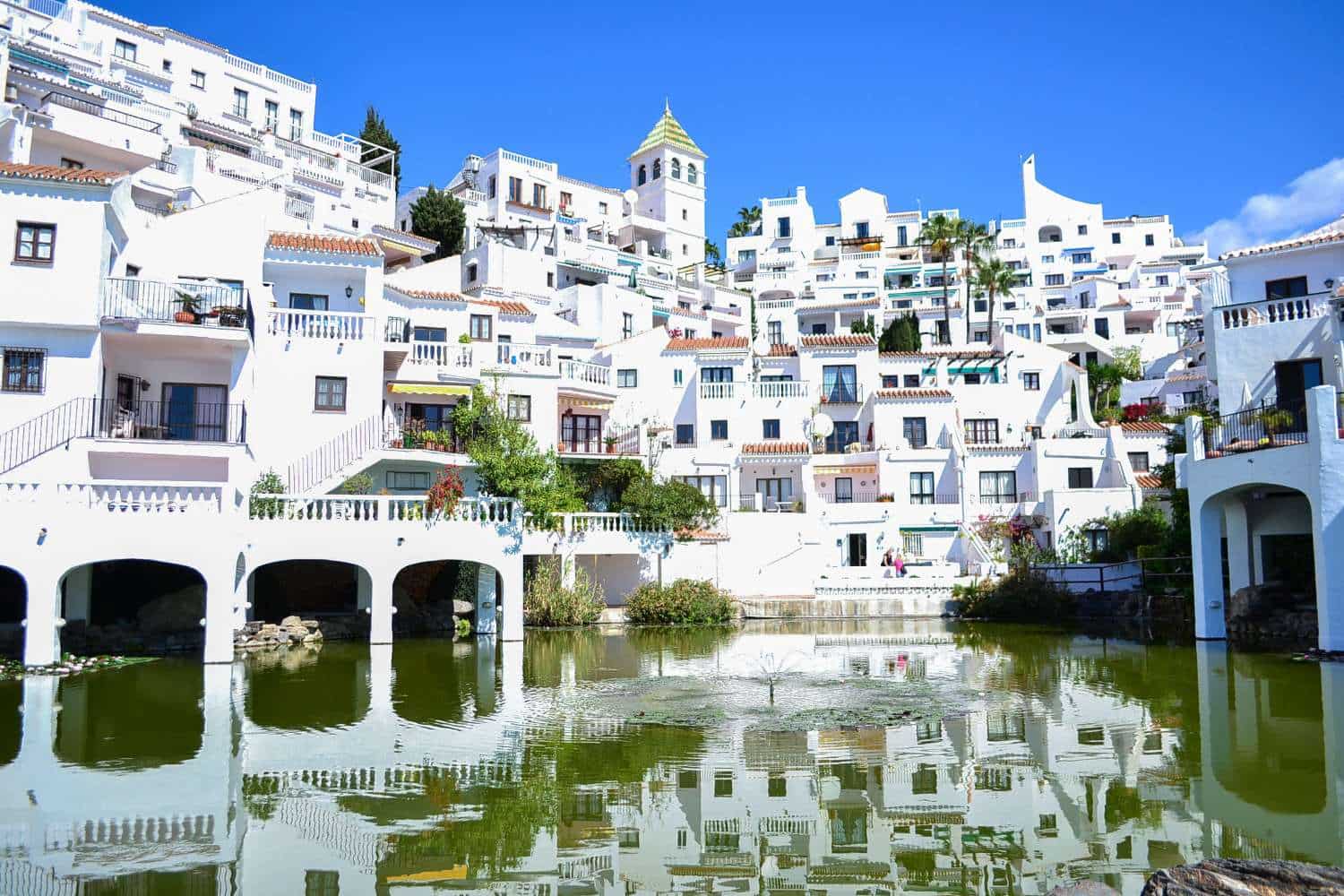 1 bedroom Beach Apartment for sale in Nerja with pool - € 340,000 (Ref: 9714464)