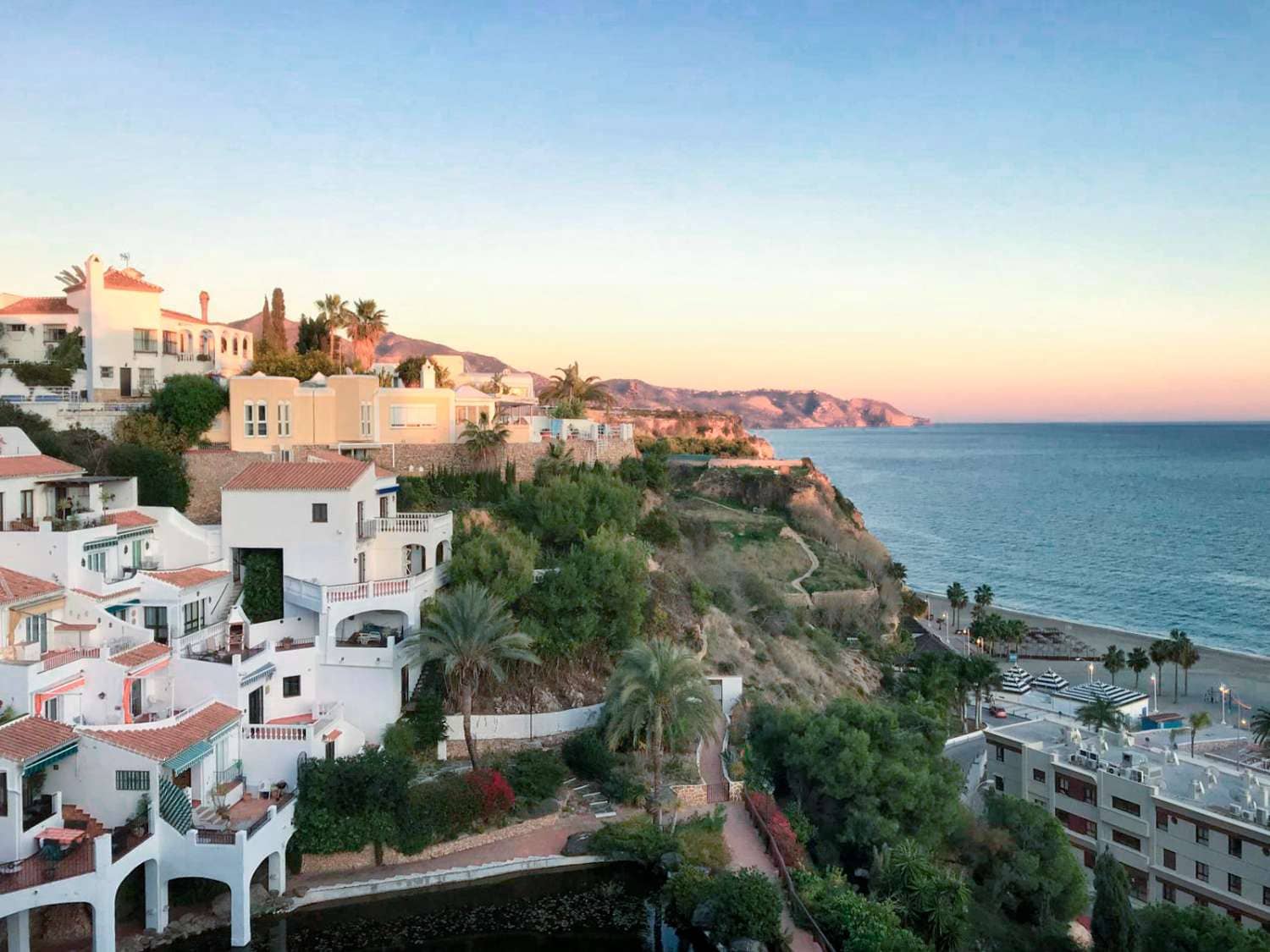 1 bedroom Beach Apartment for sale in Nerja with pool - € 340,000 (Ref: 9714464)