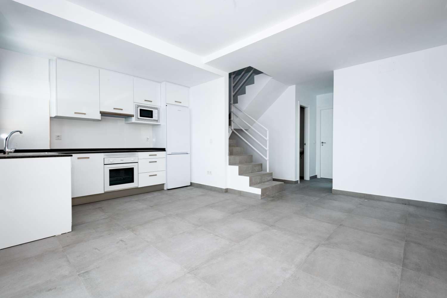 3 bedroom Penthouse for sale in Nerja with pool garage - € 479,000 (Ref: 9719423)