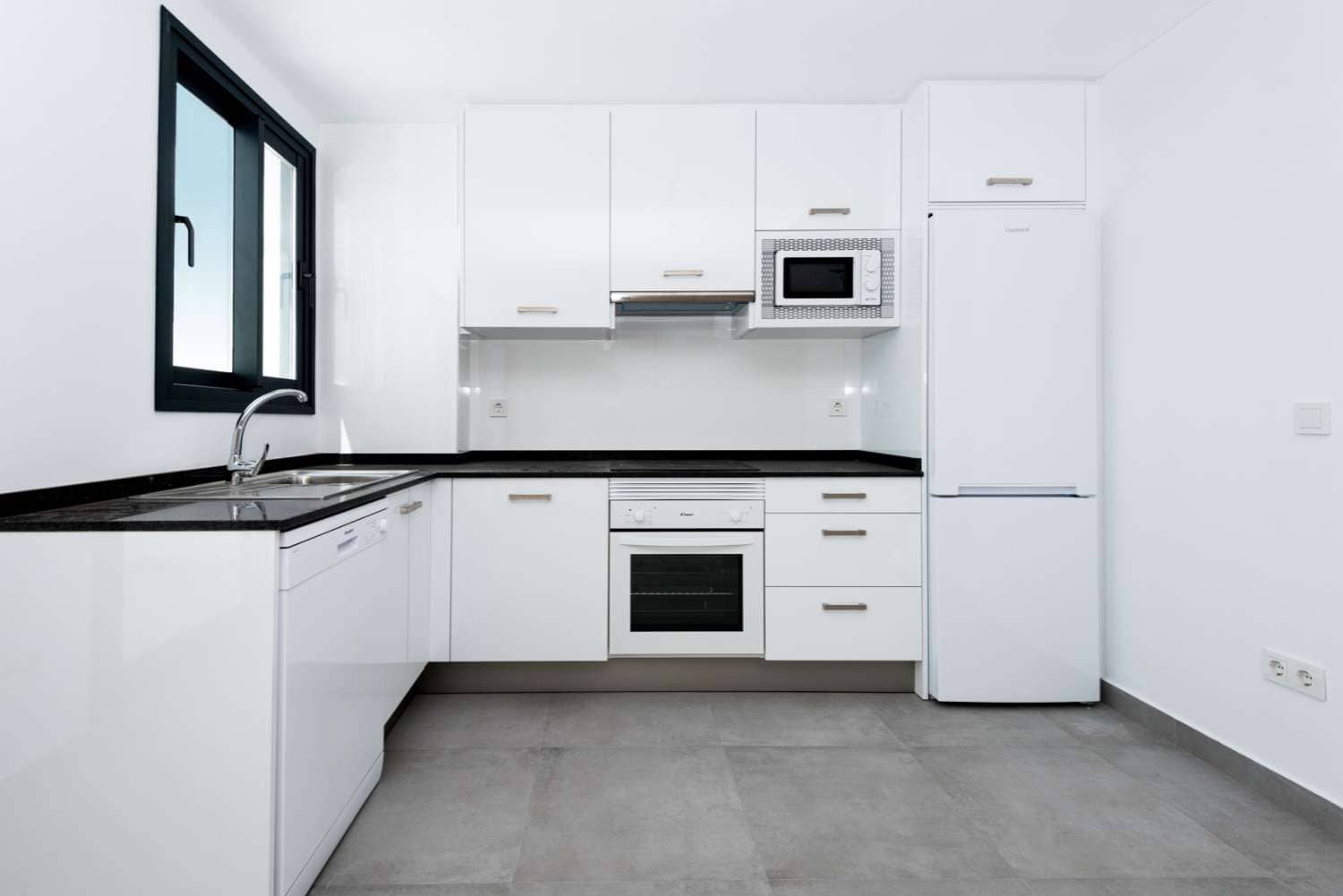 3 bedroom Penthouse for sale in Nerja with pool garage - € 479,000 (Ref: 9719423)